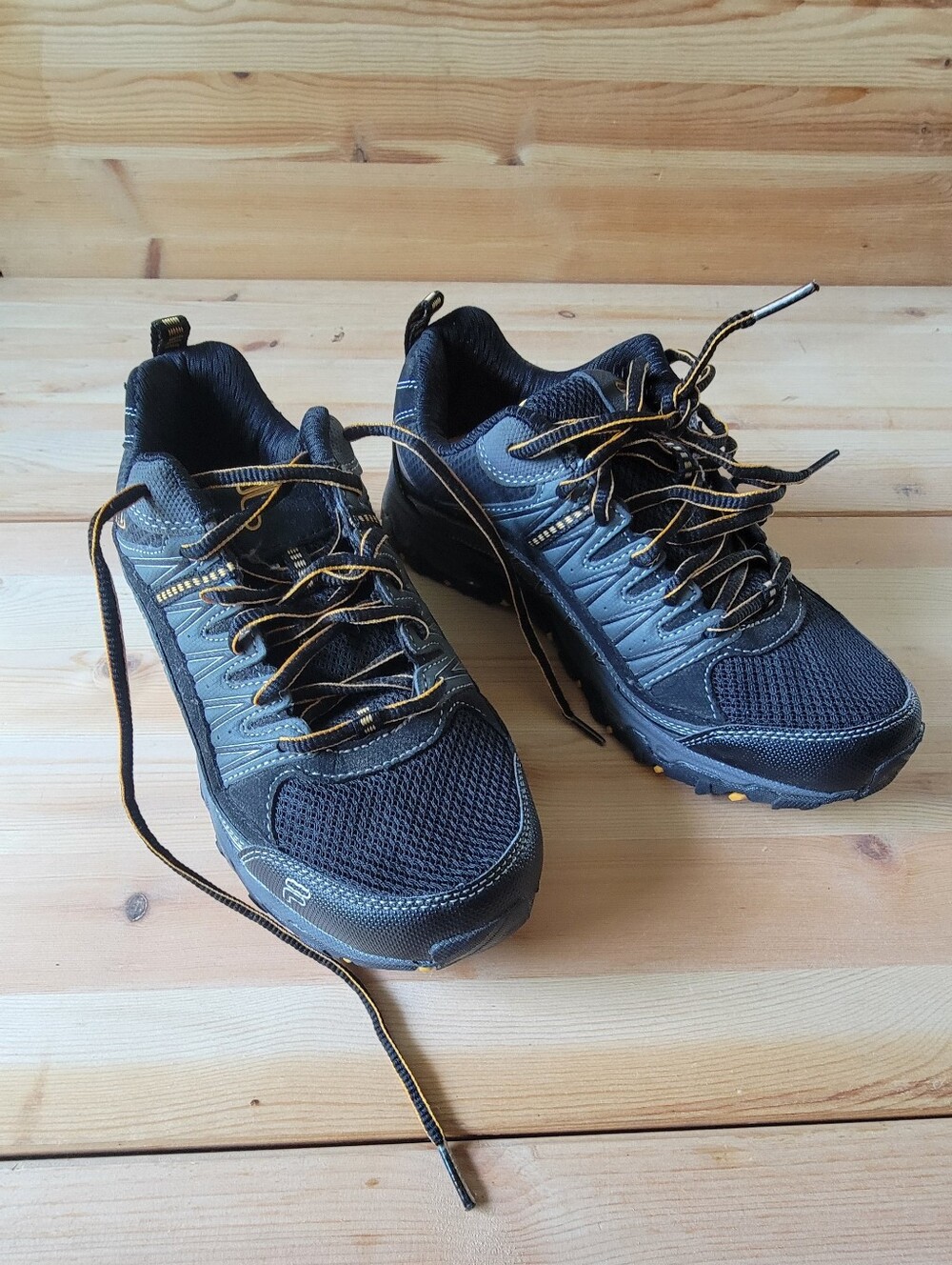 Men's Black and Yellow Athletic Trail Shoes Size 6.5